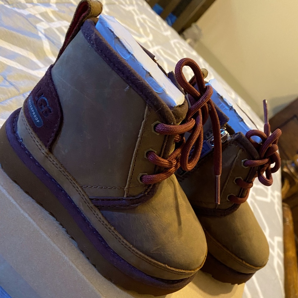 Toddler Ugg boots-Neumel ll